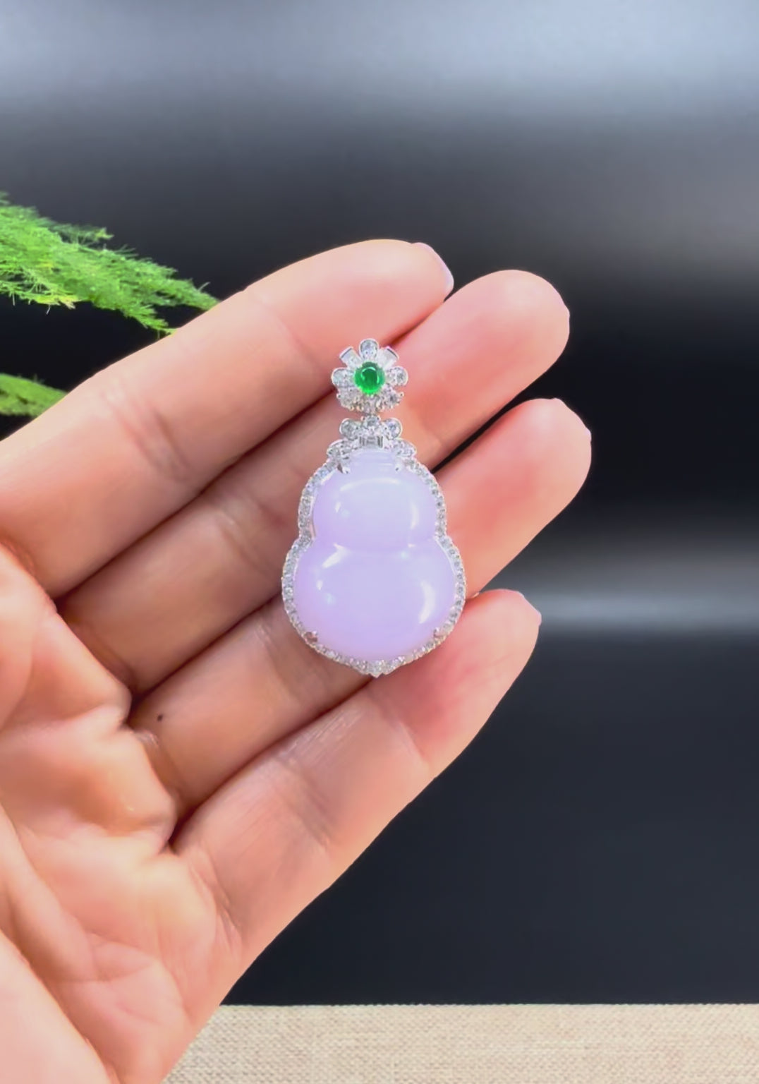 Load and play video in Gallery viewer, RealJade® Co. 18K White Gold Genuine Lavender Jadeite Jade Hu Lu Necklace
