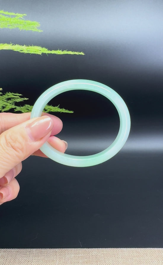 Load and play video in Gallery viewer, Genuine Burmese Green Jade Jadeite Bangle Bracelet ( 54*45mm )
