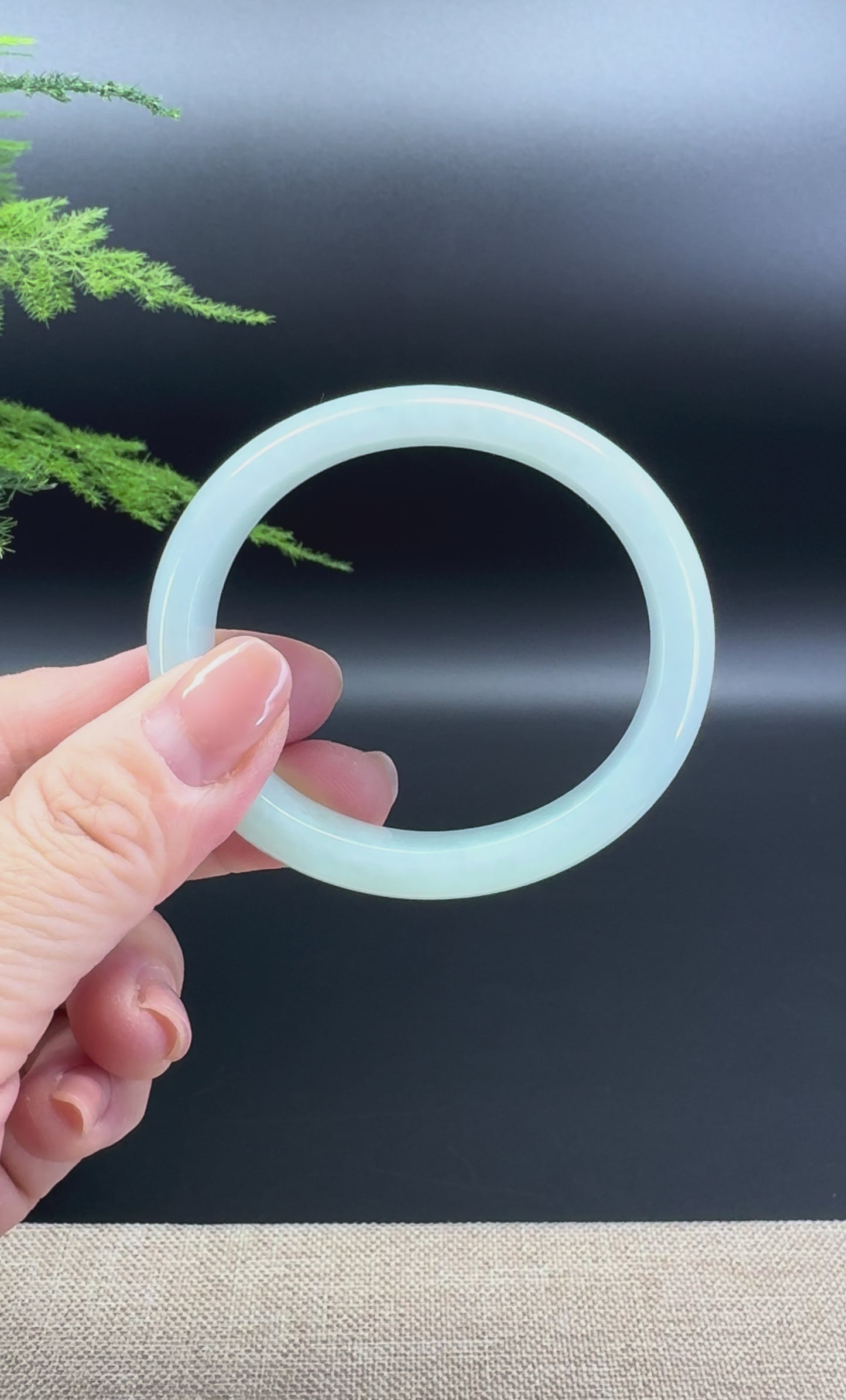 Load and play video in Gallery viewer, Genuine Burmese Green Jade Jadeite Bangle Bracelet ( 53.9*47.3mm )
