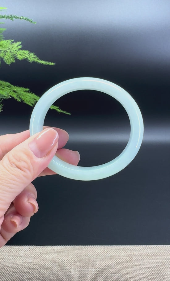 Load and play video in Gallery viewer, Genuine Burmese Green Jade Jadeite Bangle Bracelet ( 53.9*47.3mm )
