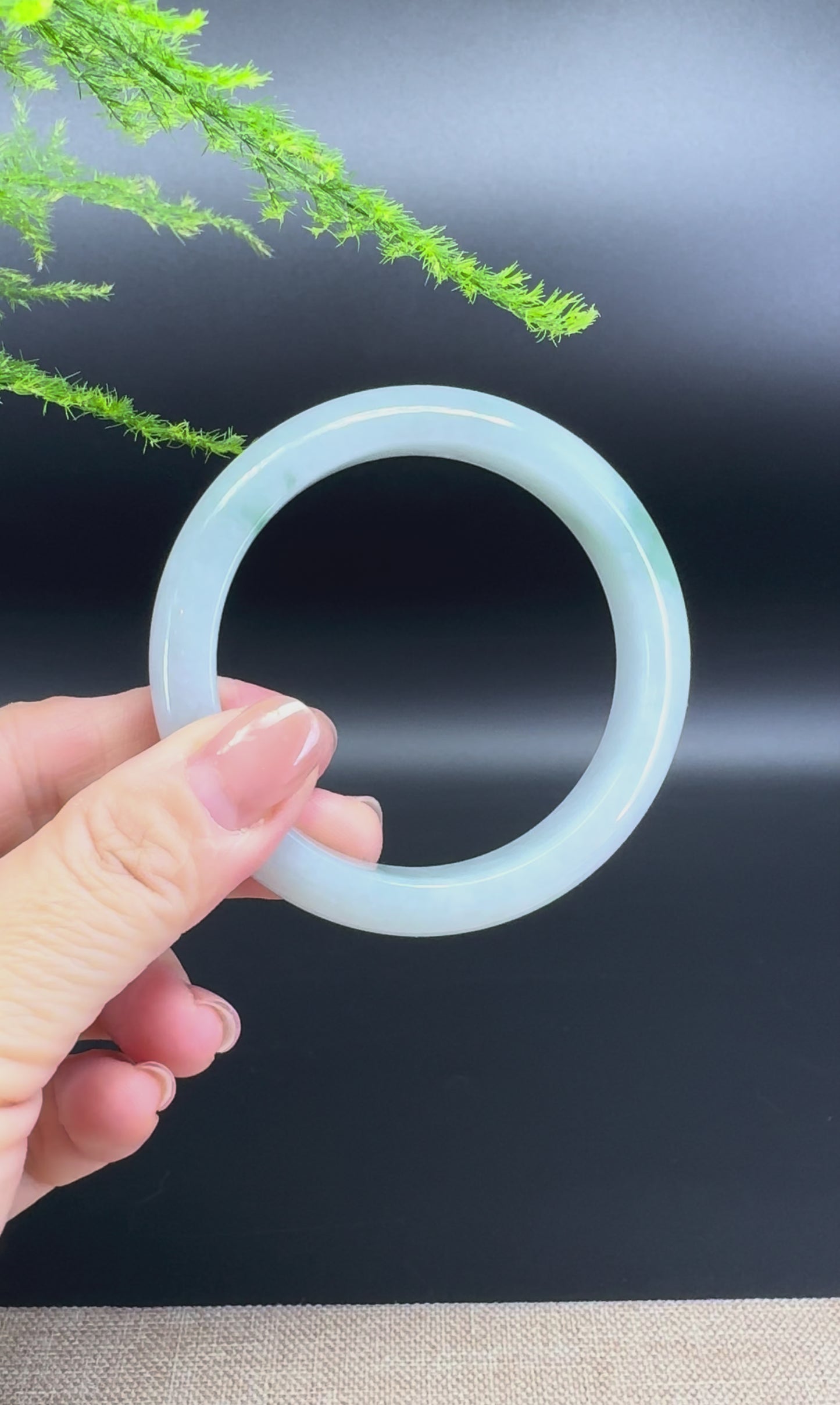 Load and play video in Gallery viewer, Genuine Burmese Green Jade Jadeite Bangle Bracelet ( 56.4mm )
