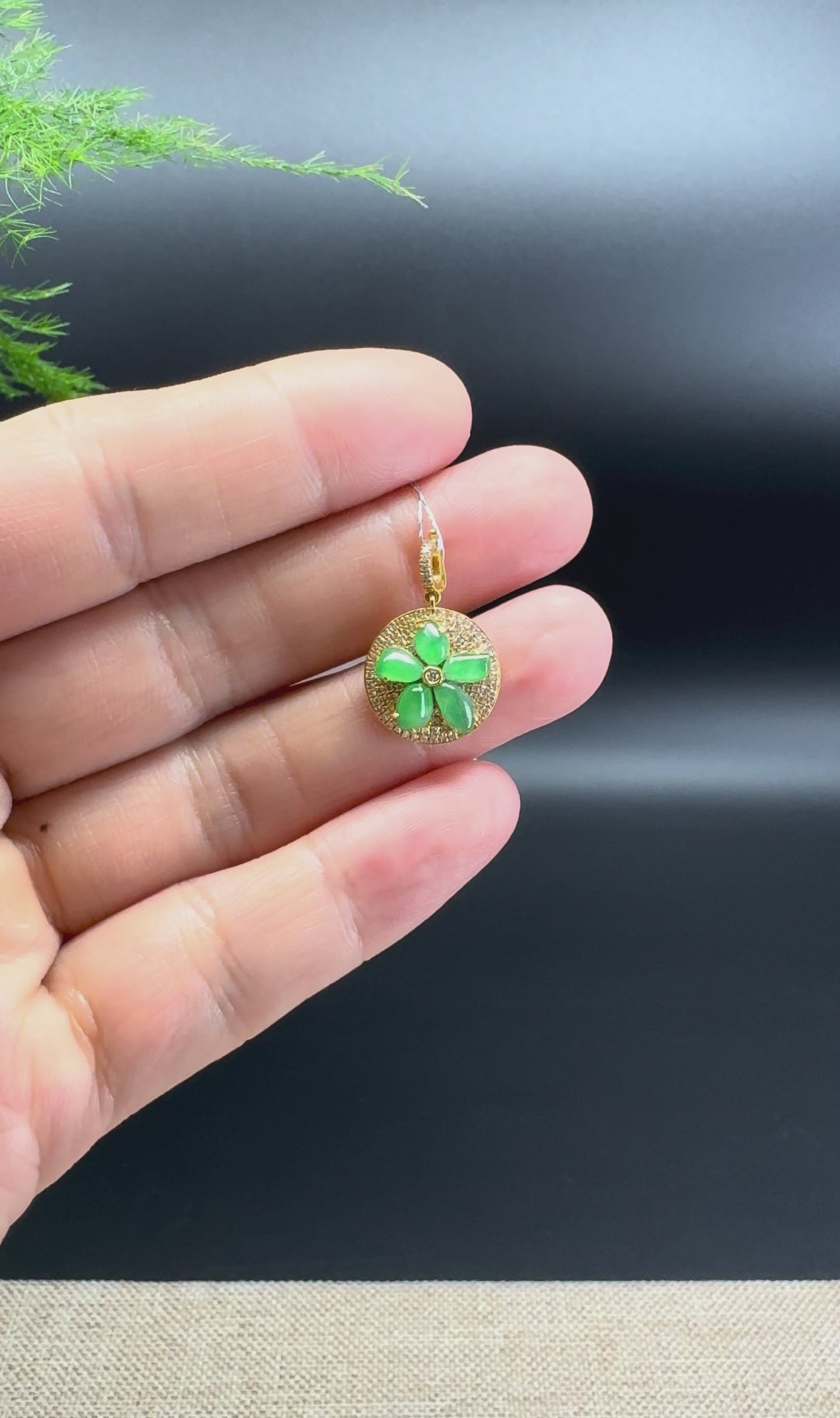 RealJade® 18k Gold Genuine imperial Jadeite Flower Pendant Necklace With Diamond