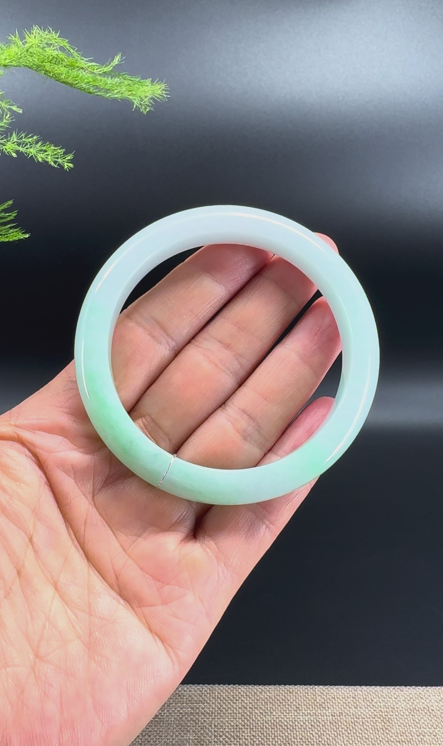 Load and play video in Gallery viewer, Genuine Burmese White Green (BDQ) Jadeite Bangle Bracelet ( 58.1mm )
