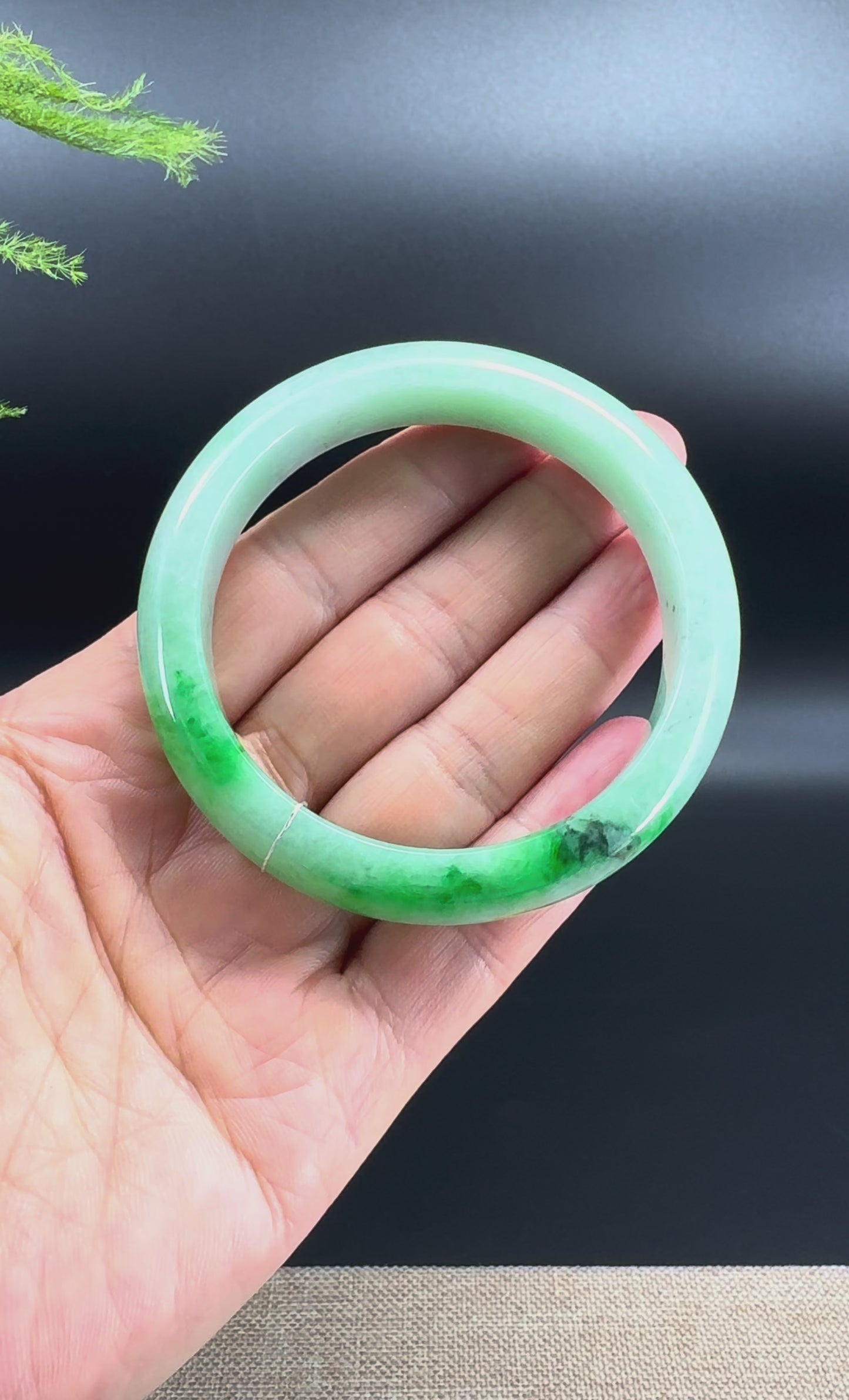 Load and play video in Gallery viewer, Genuine Burmese Green Jade Jadeite Bangle Bracelet ( 56.3mm )

