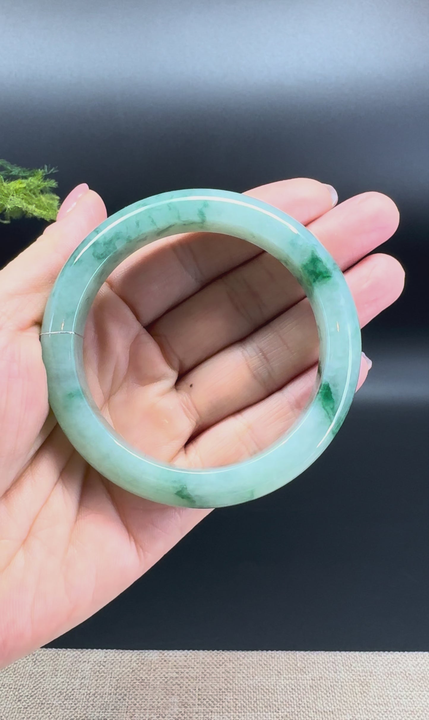 Load and play video in Gallery viewer, Genuine Burmese Green Jade Jadeite Bangle Bracelet (57.5mm)
