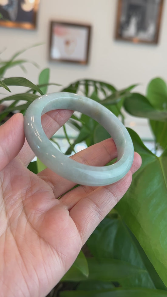 Load and play video in Gallery viewer, Natural Lavender-Green Jadeite Jade Bangle Bracelet ( 60.70 mm) #T059
