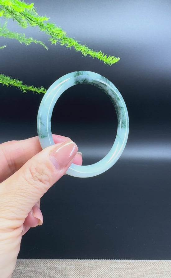 Load and play video in Gallery viewer, Genuine Burmese Green Jade Jadeite Bangle Bracelet ( 55.1mm )
