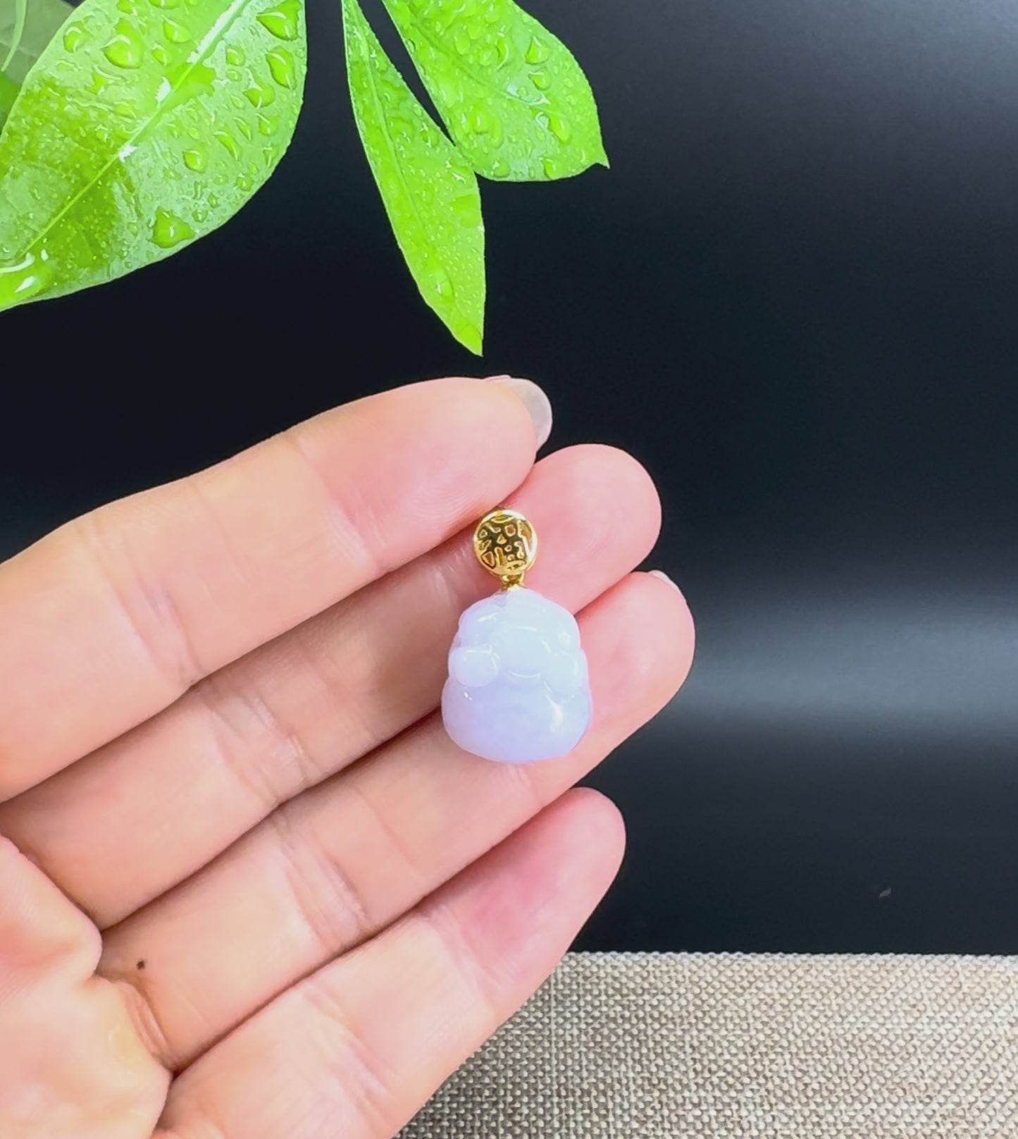 Load and play video in Gallery viewer, 18K Yellow Gold Genuine Icy Lavender Jadeite Jade Lucky Pig Pendant Necklace
