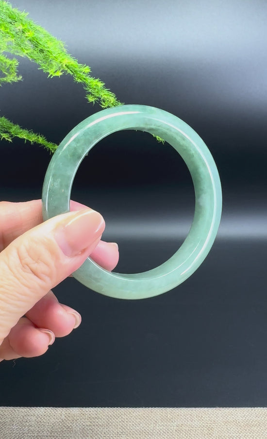 Load and play video in Gallery viewer, Genuine Burmese Green Jade Jadeite Bangle Bracelet (57.7mm)
