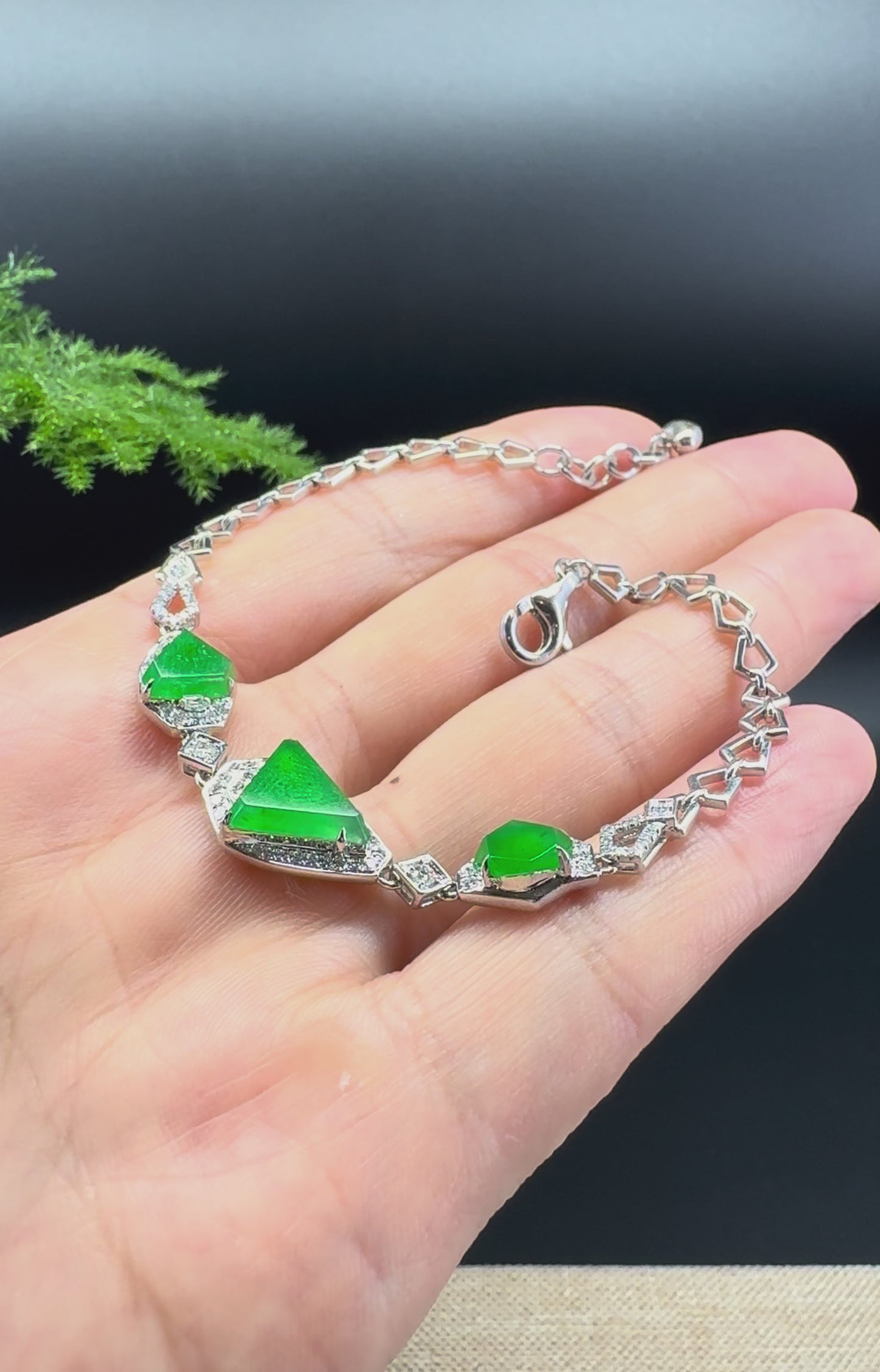 18K White Gold Imperial Green Polygon Jadeite Jade Bracelet With Diamonds