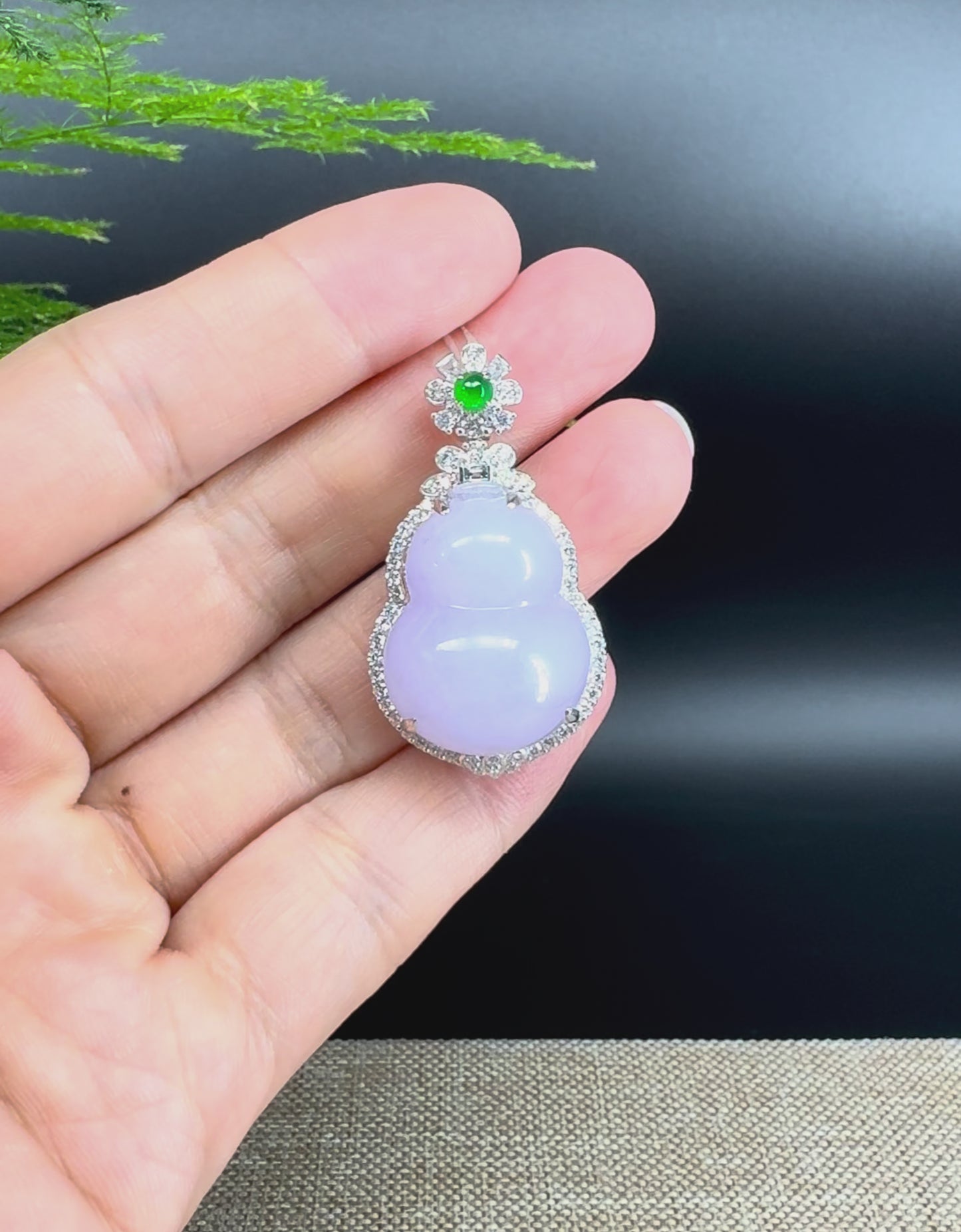 Load and play video in Gallery viewer, RealJade® Co. 18K White Gold Genuine Lavender Jadeite Jade Hu Lu Necklace
