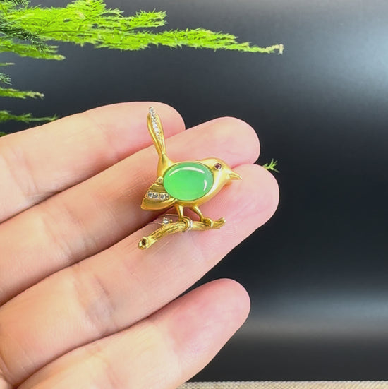 Load and play video in Gallery viewer, RealJade® &amp;quot;Lucky Bird Oval Jade&amp;quot; 18k Yellow Gold Green Jade Classic Pendant Necklace
