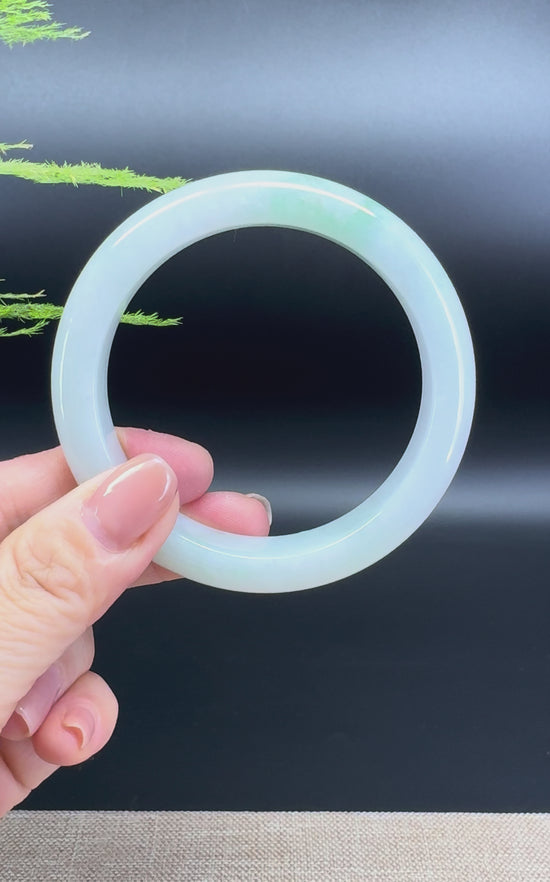 Load and play video in Gallery viewer, Genuine Burmese Green Jade Jadeite Bangle Bracelet ( 58.9mm )
