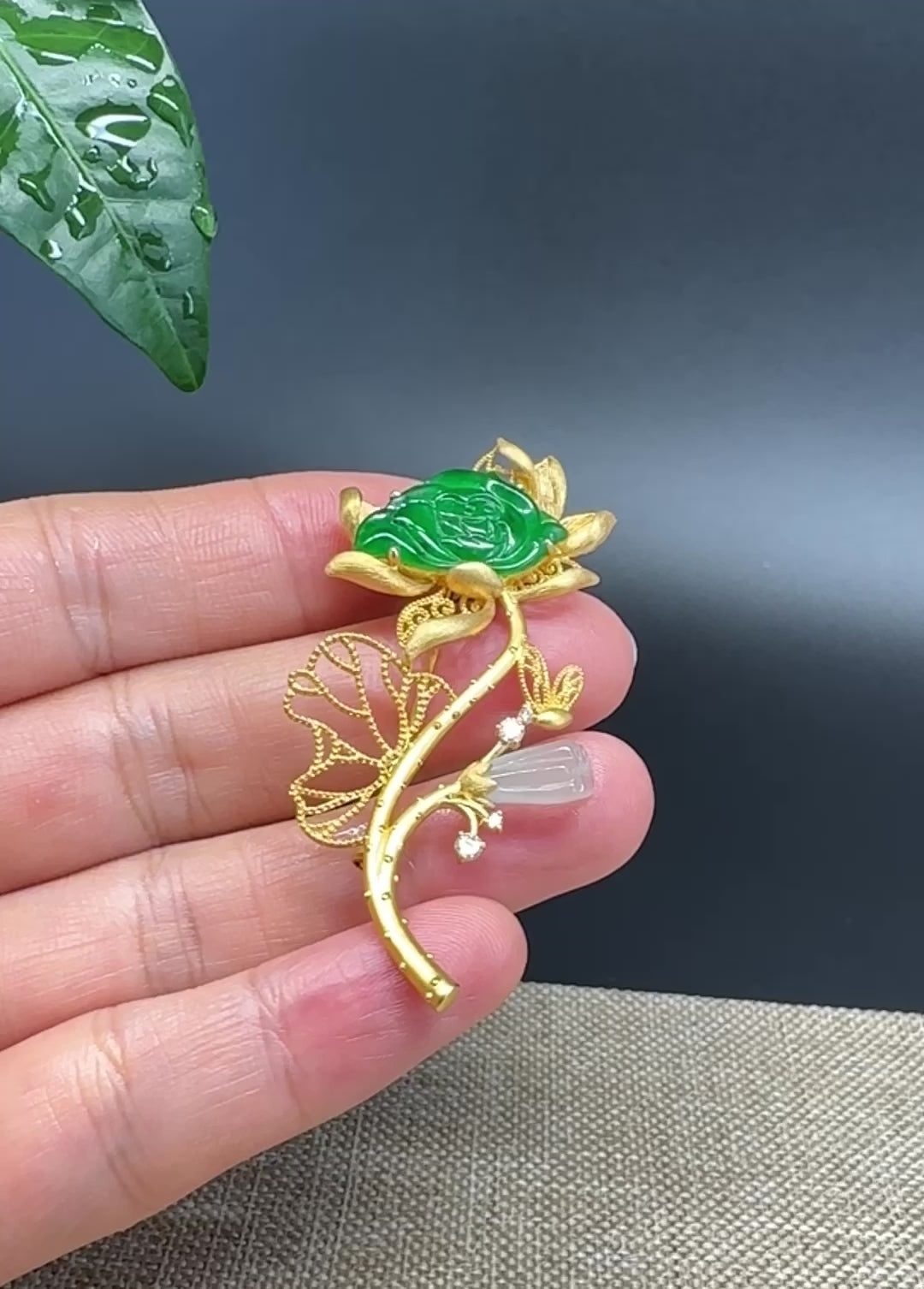 RealJade 18K Yellow Gold Genuine Imperial Green Jadeite Jade Brooch