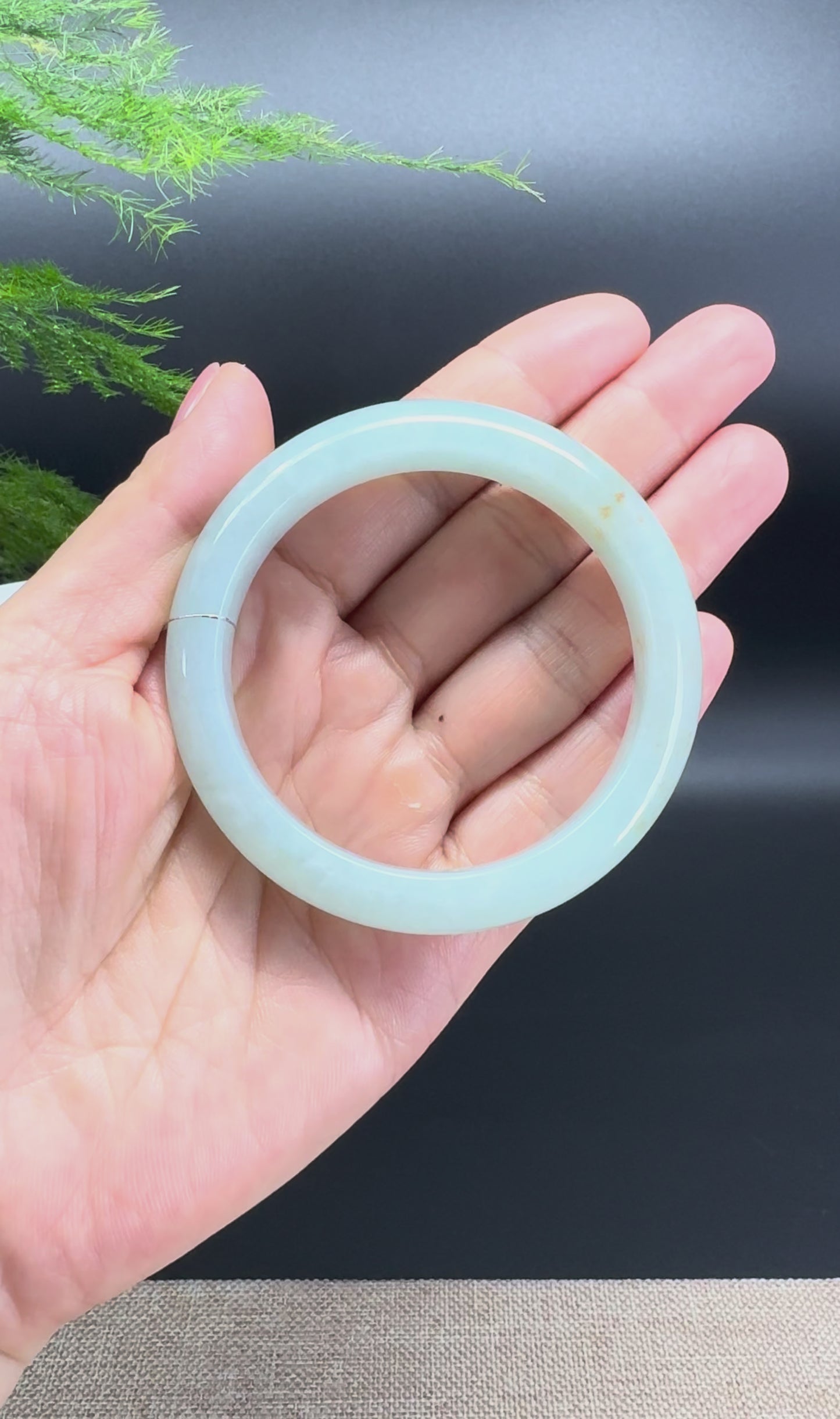 Load and play video in Gallery viewer, Genuine Burmese Apple Green Jade Jadeite Bangle Bracelet ( 53mm )
