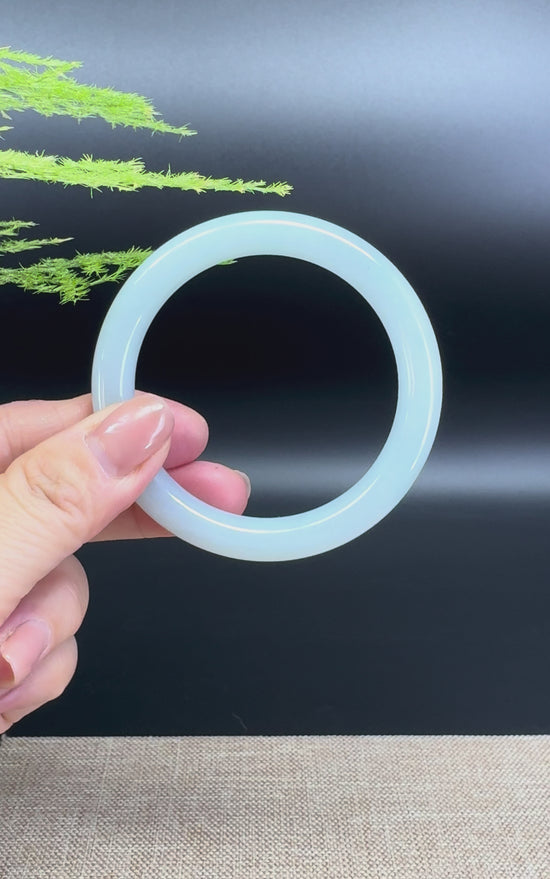 Load and play video in Gallery viewer, Genuine Burmese Green Jade Jadeite Bangle Bracelet (54.4mm)
