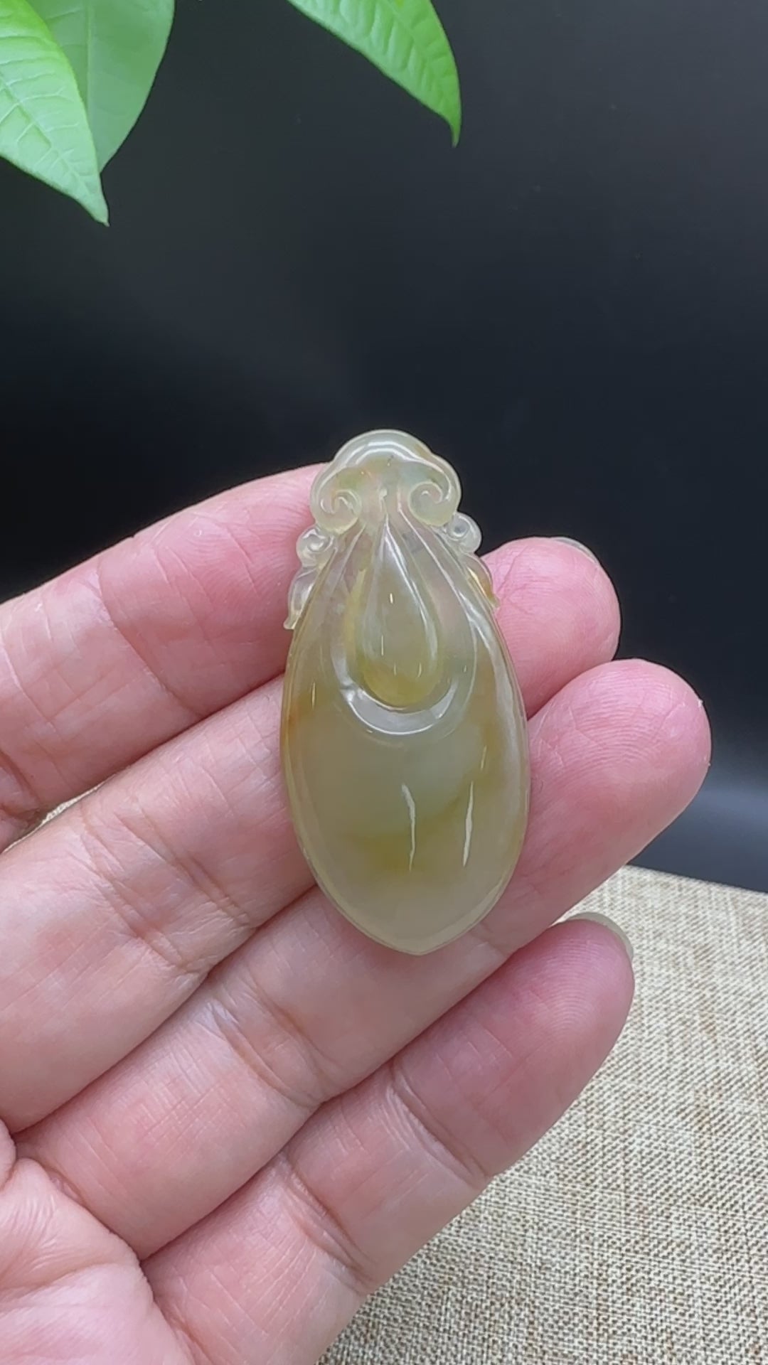 Load and play video in Gallery viewer, Genuine Ice Yellow Jadeite Jade Ru Yi Pendant Necklace
