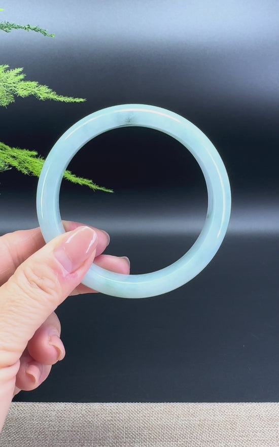 Load and play video in Gallery viewer, Genuine Burmese Green Jade Jadeite Bangle Bracelet ( 61.9mm )
