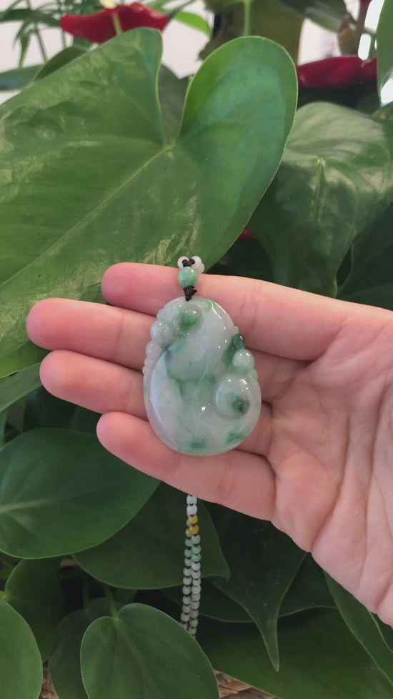 Load and play video in Gallery viewer, Genuine Green Jadeite Jade RuYi Pendant Necklace With Real Ice Jadeite jade Beads Necklace
