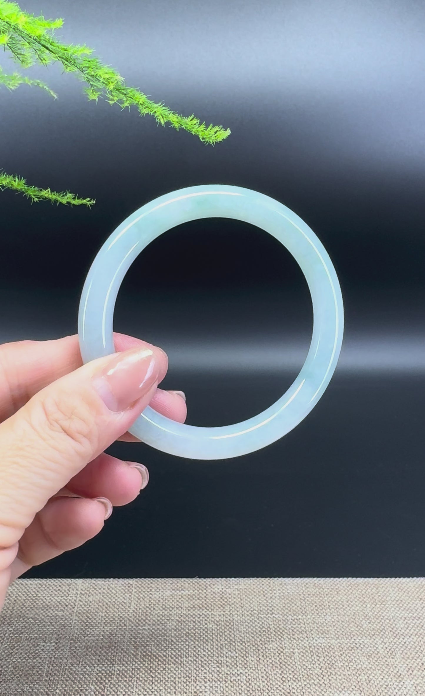 Load and play video in Gallery viewer, Genuine Burmese Green Jade Jadeite Bangle Bracelet (56.7mm)
