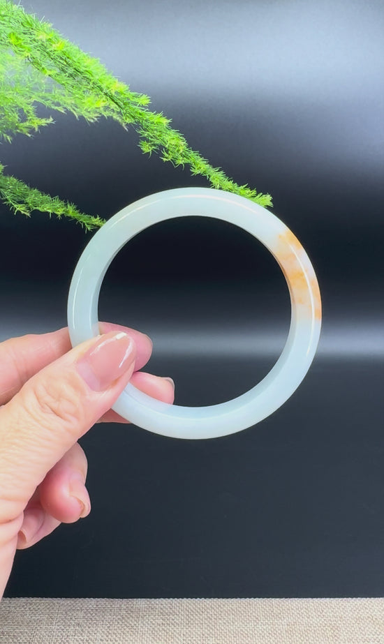 Load and play video in Gallery viewer, Genuine Burmese Green Jade Jadeite Bangle Bracelet ( 57.4mm )
