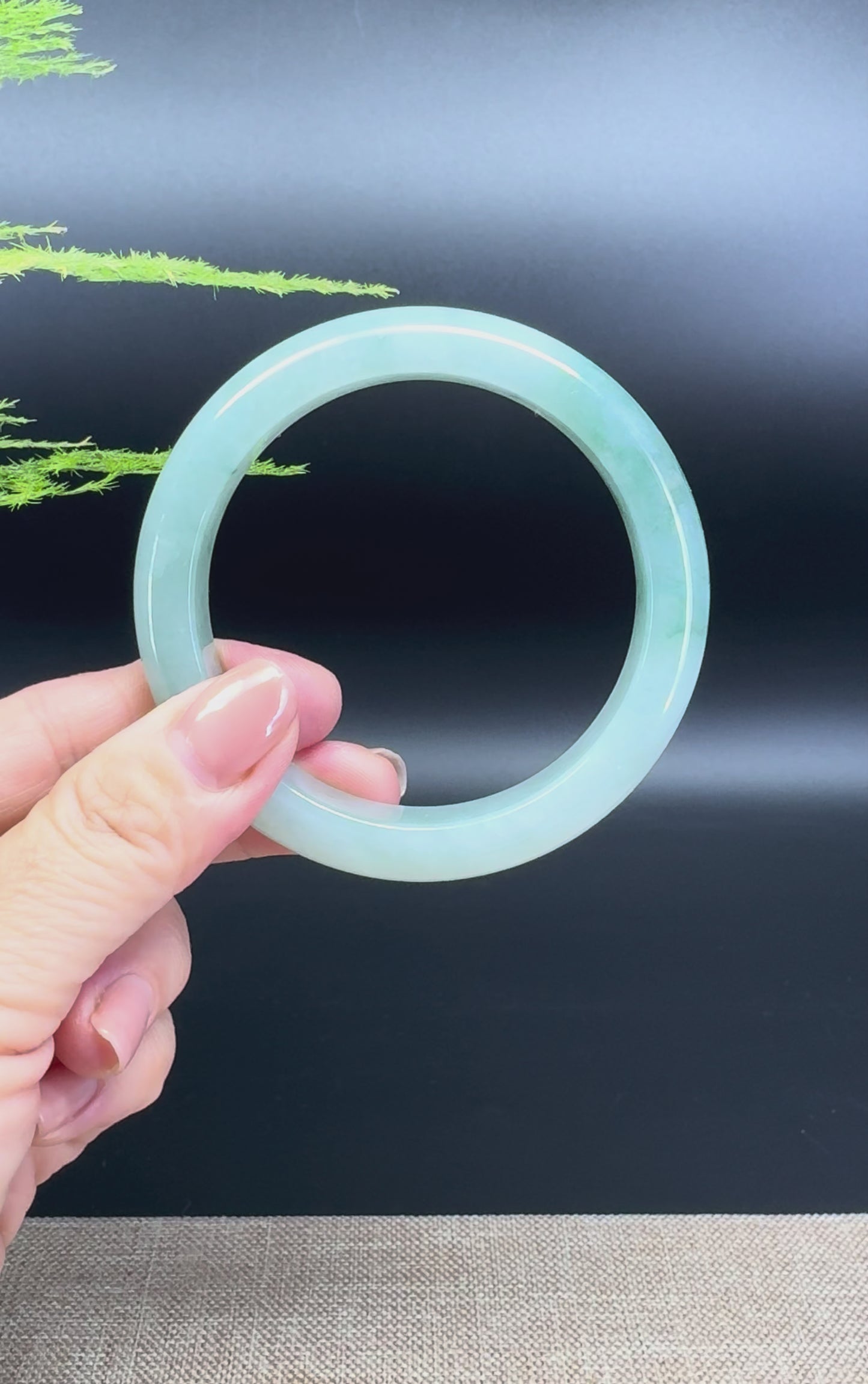 Load and play video in Gallery viewer, Genuine Burmese Green Jade Jadeite Bangle Bracelet ( 59.3mm )
