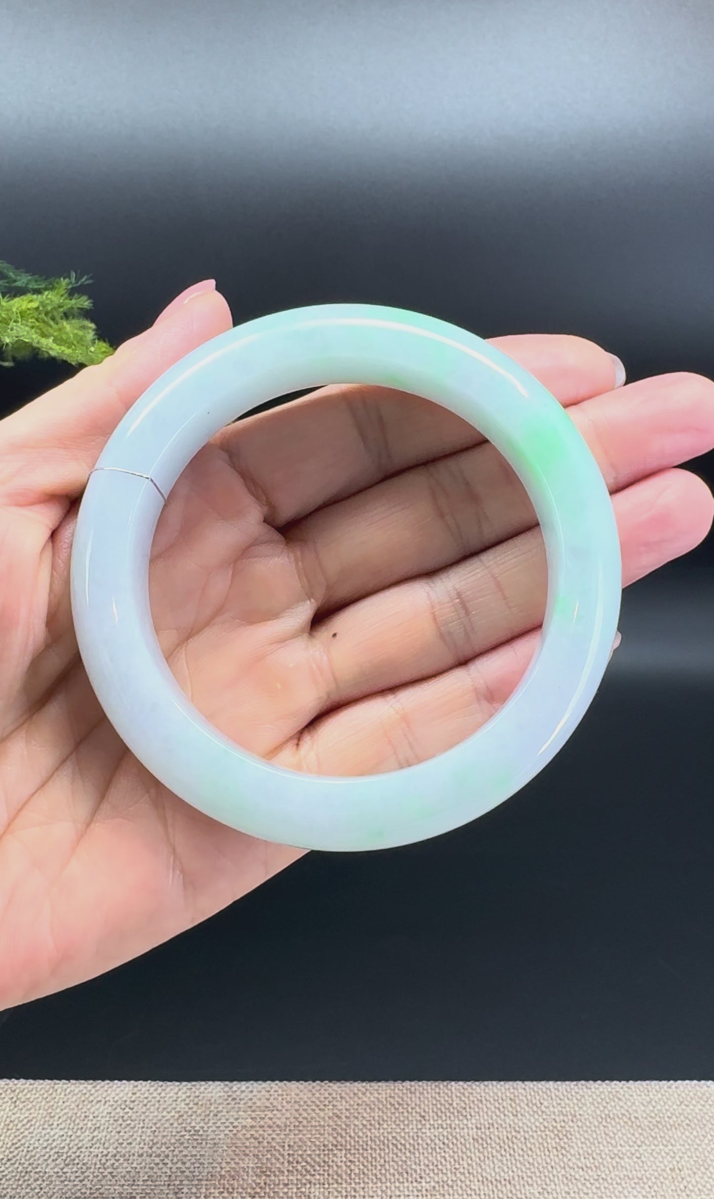 Load and play video in Gallery viewer, Genuine Burmese White Green Jade Jadeite Bangle Bracelet ( 59.7mm )
