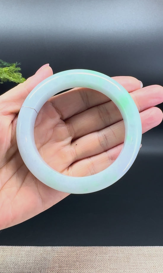 Load and play video in Gallery viewer, Genuine Burmese White Green Jade Jadeite Bangle Bracelet ( 59.7mm )
