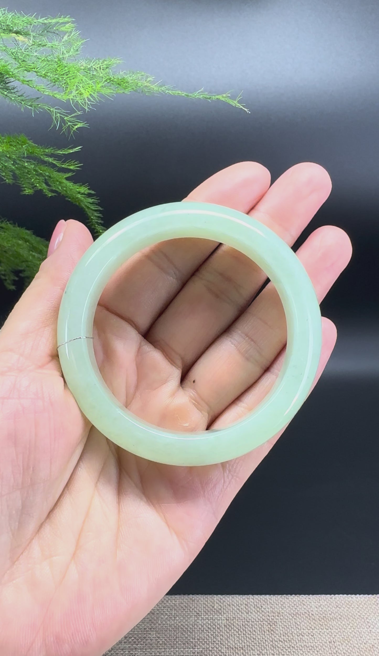 Load and play video in Gallery viewer, Genuine Burmese Green Jade Jadeite Bangle Bracelet (53.3mm)
