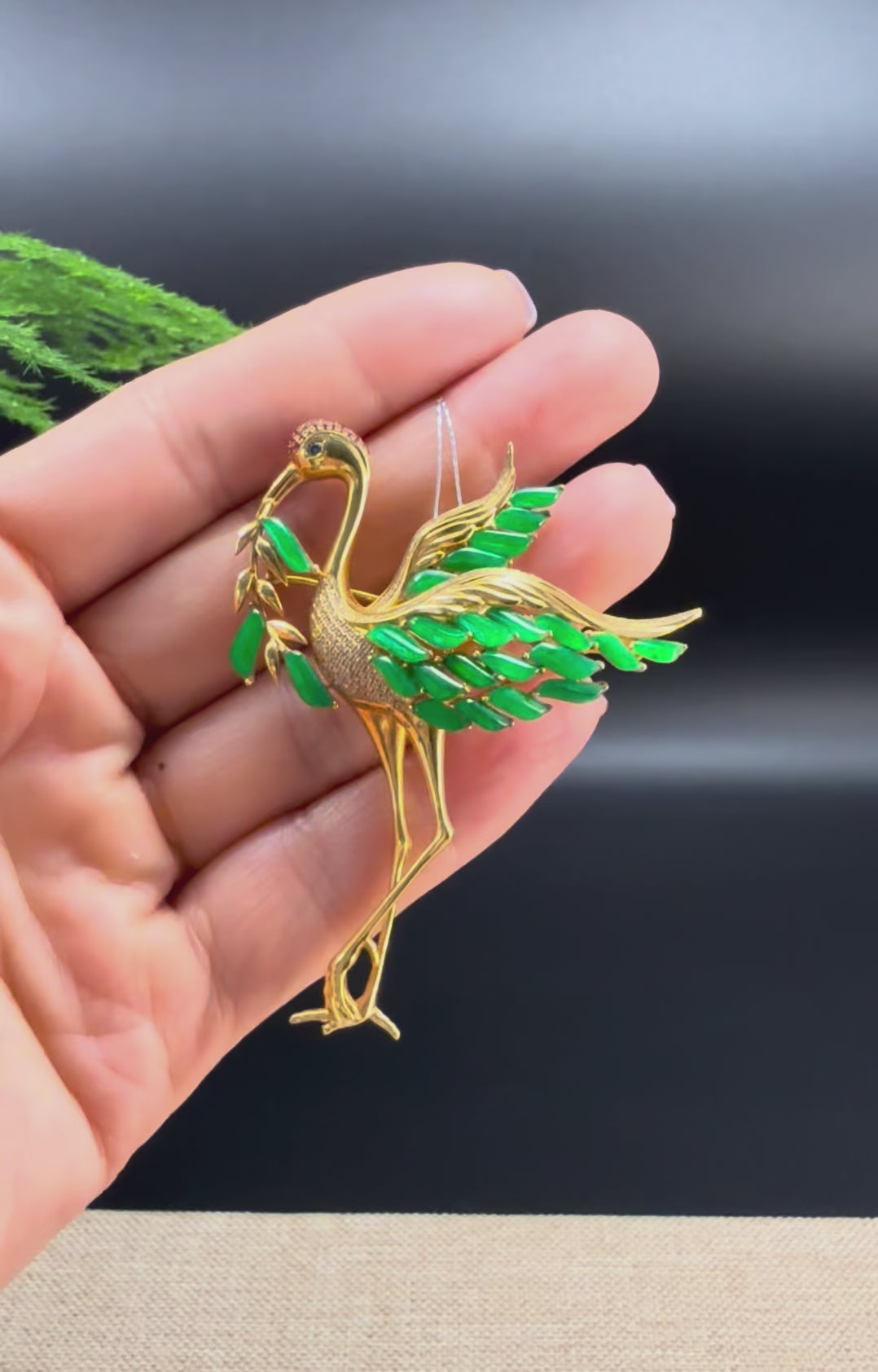 Load and play video in Gallery viewer, RealJade 18K Yellow Gold Genuine Imperial Green Jadeite Jade Brooch
