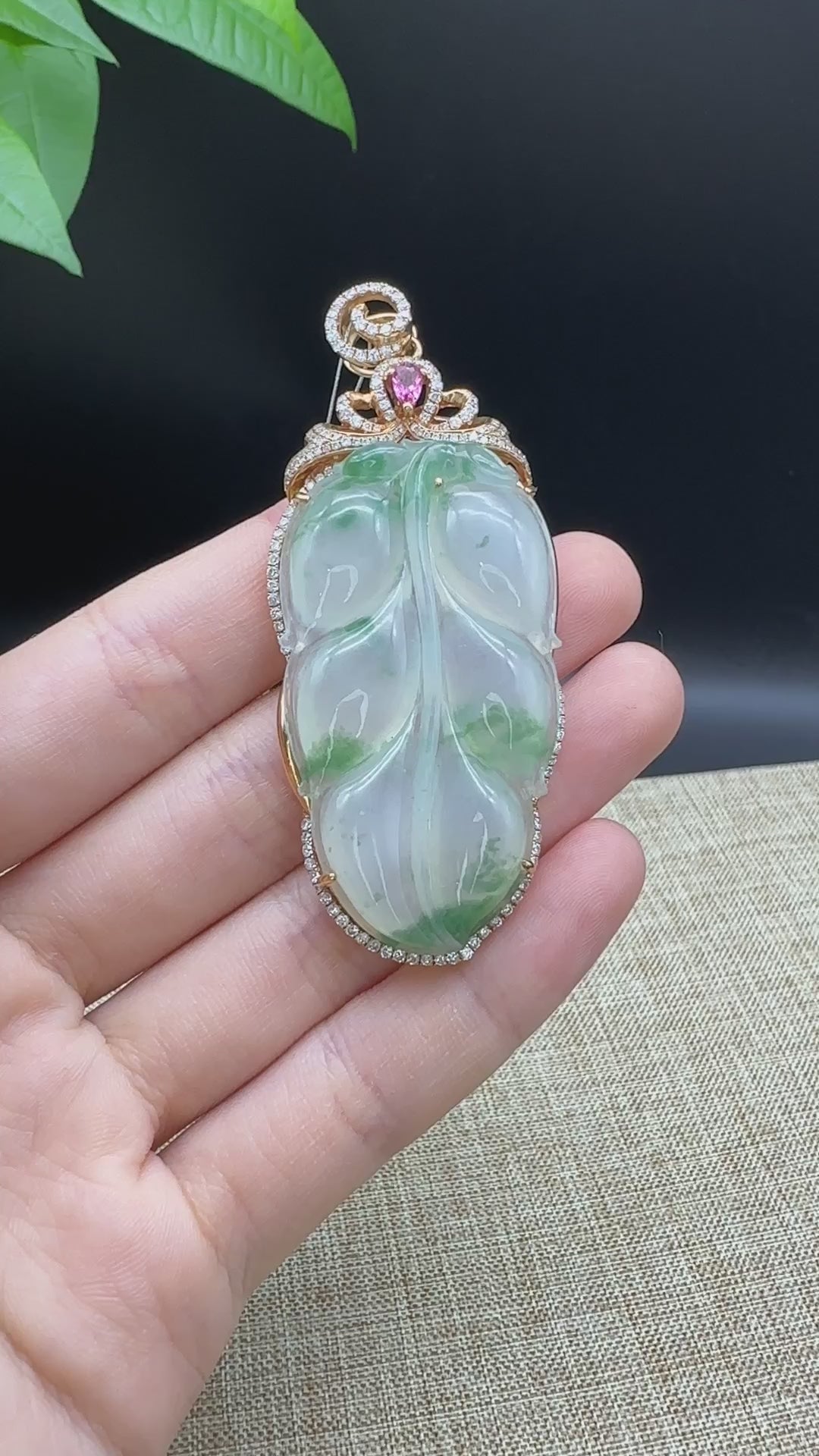 Load and play video in Gallery viewer, High end genuine Ice Jadeite Jade Jin Zhi Yu Ye (Leaf) Necklace With Rose Gold Diamond Bail
