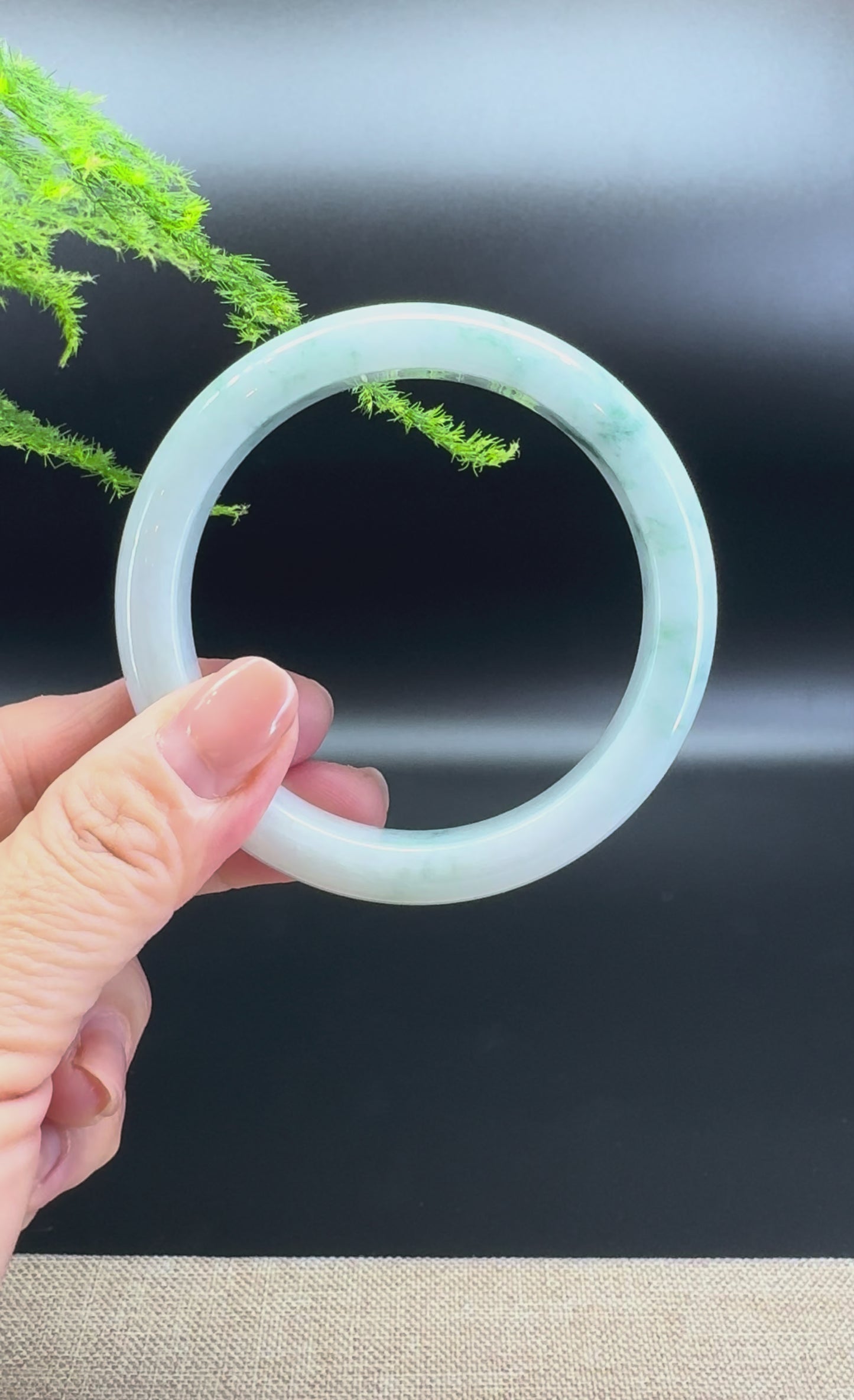 Load and play video in Gallery viewer, Genuine Burmese Green Jade Jadeite Bangle Bracelet ( 58.5mm )
