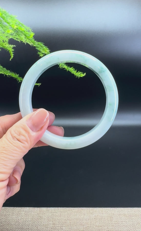 Load and play video in Gallery viewer, Genuine Burmese Green Jade Jadeite Bangle Bracelet ( 58.5mm )
