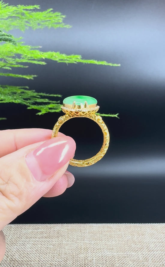 Load and play video in Gallery viewer, RealJade® &amp;quot;Signature Signet&amp;quot; 18K Yellow Gold Imperial Jadeite Jade Heart shape Ring
