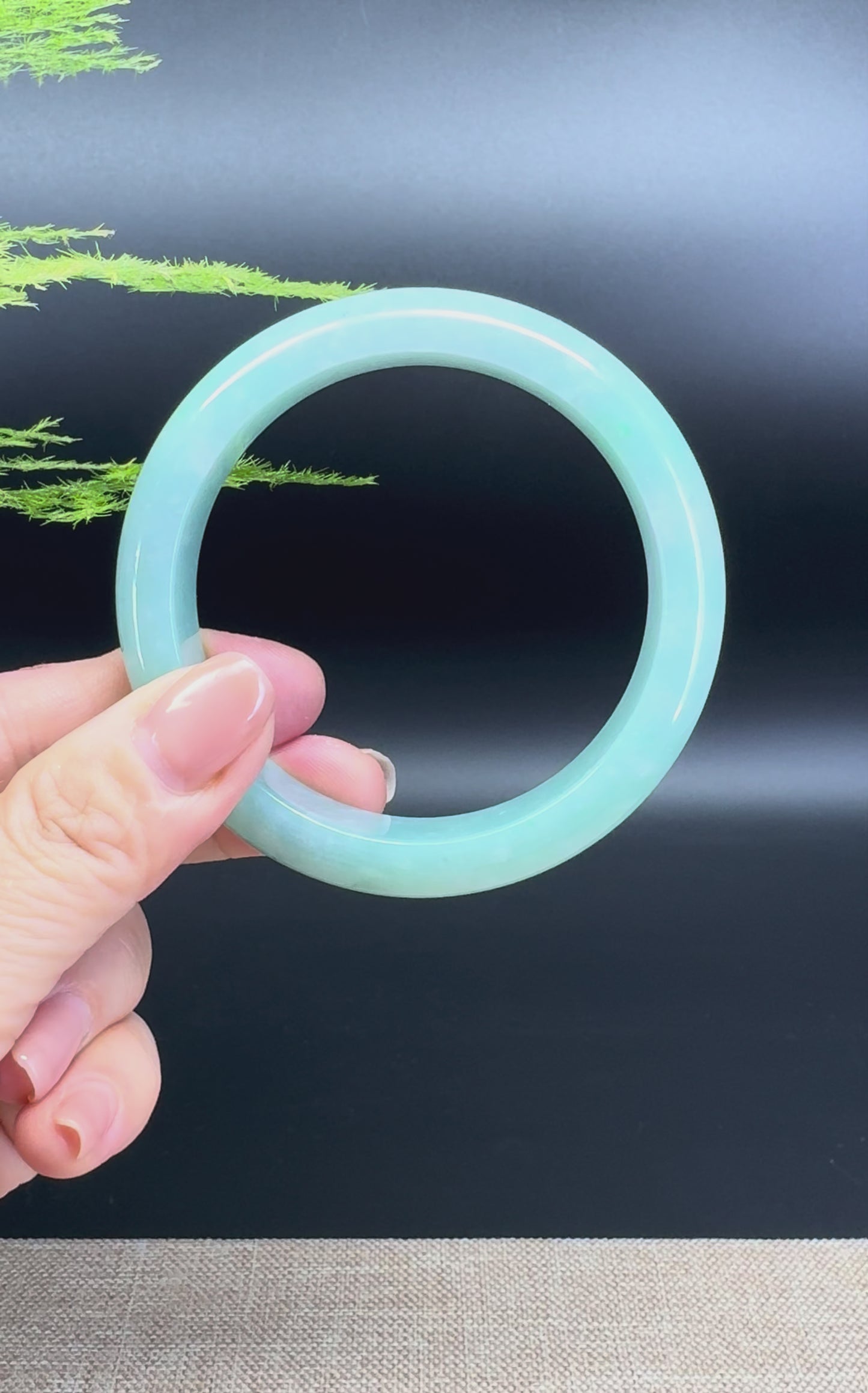 Load and play video in Gallery viewer, Genuine Burmese Green Jade Jadeite Bangle Bracelet ( 59mm )
