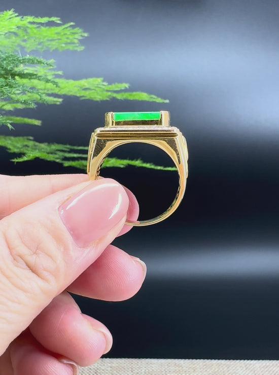 Load and play video in Gallery viewer, RealJade® &amp;quot;Signature Signet&amp;quot; 18K Yellow Gold  Imperial Jadeite Jade Classic Men&amp;#39;s Ring
