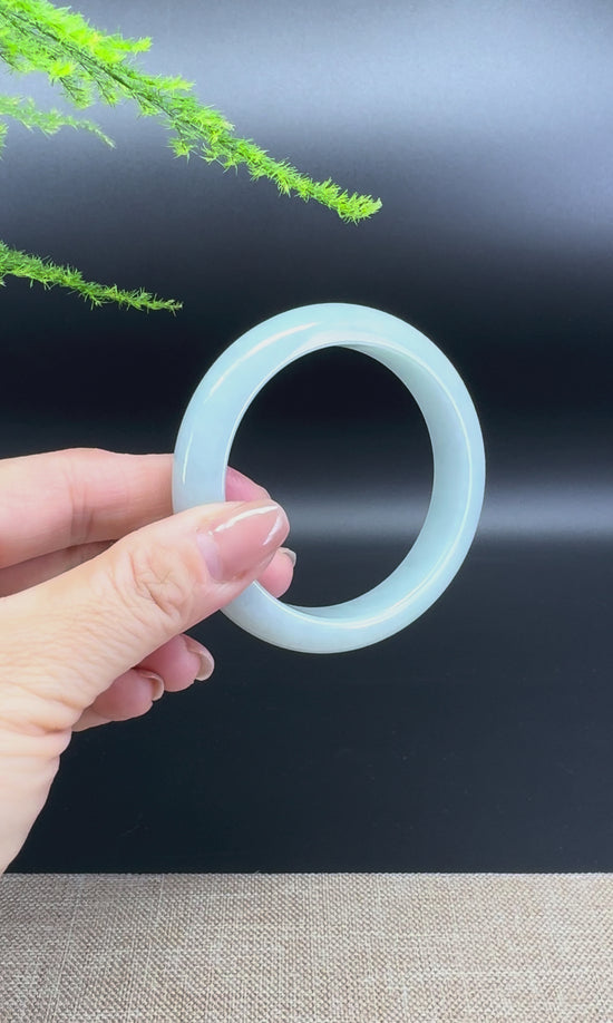 Load and play video in Gallery viewer, Genuine Burmese Green Jade Jadeite Bangle Bracelet ( 56.6mm )
