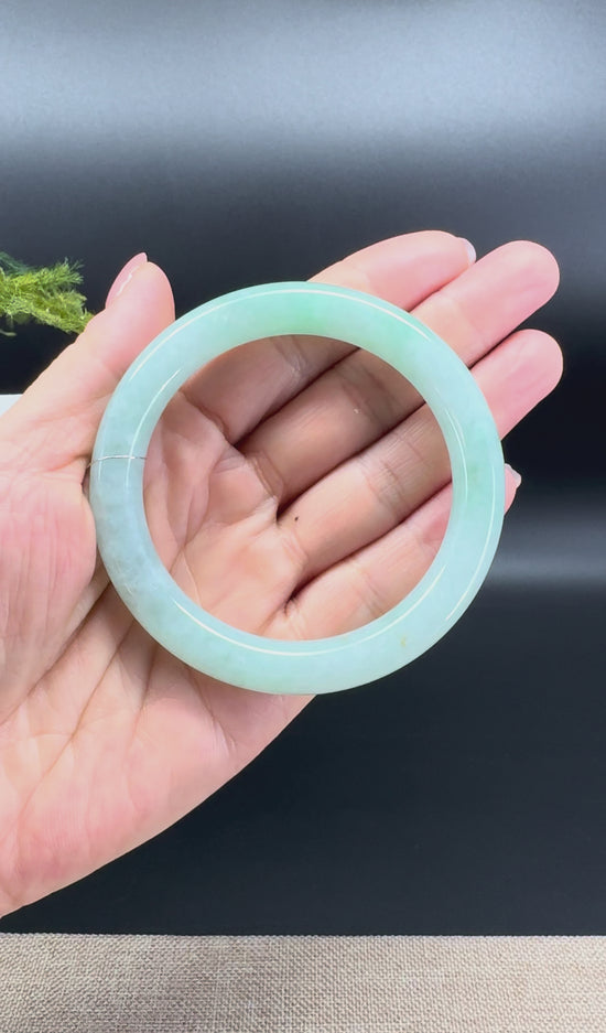 Load and play video in Gallery viewer, Genuine Burmese Apple Green Jade Jadeite Bangle Bracelet ( 56mm )
