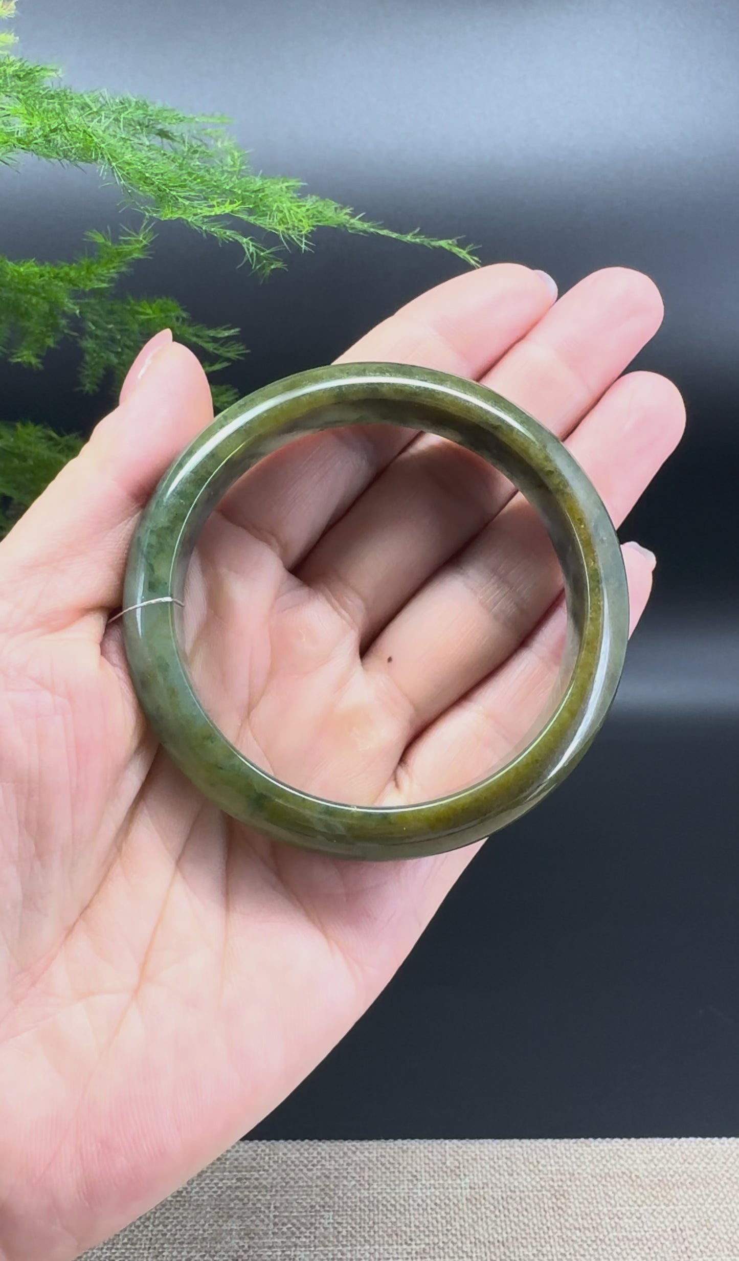 Load and play video in Gallery viewer, Genuine Burmese Yellow Blue Flower Jade Jadeite Bangle Bracelet ( 54.1 mm )
