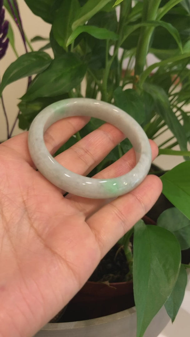 Load and play video in Gallery viewer, RealJade® &amp;quot;Classic Bangle&amp;quot; Genuine Burmese High Quality Jadeite Jade Bangle Bracelet (57.6mm)#144
