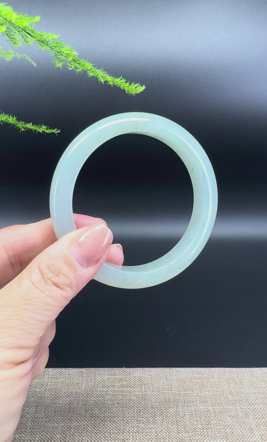 Load and play video in Gallery viewer, Genuine Burmese Green Jade Jadeite Bangle Bracelet ( 56.7mm )
