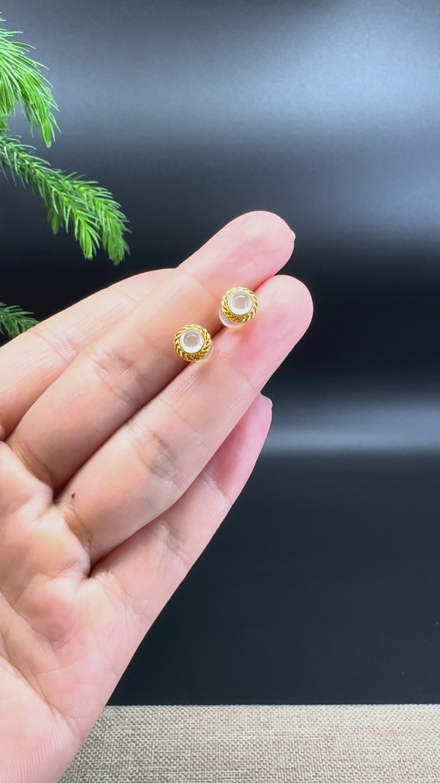 RealJade® 18k Yellow Gold Icy White Jadeite Jade Round Stud Earrings