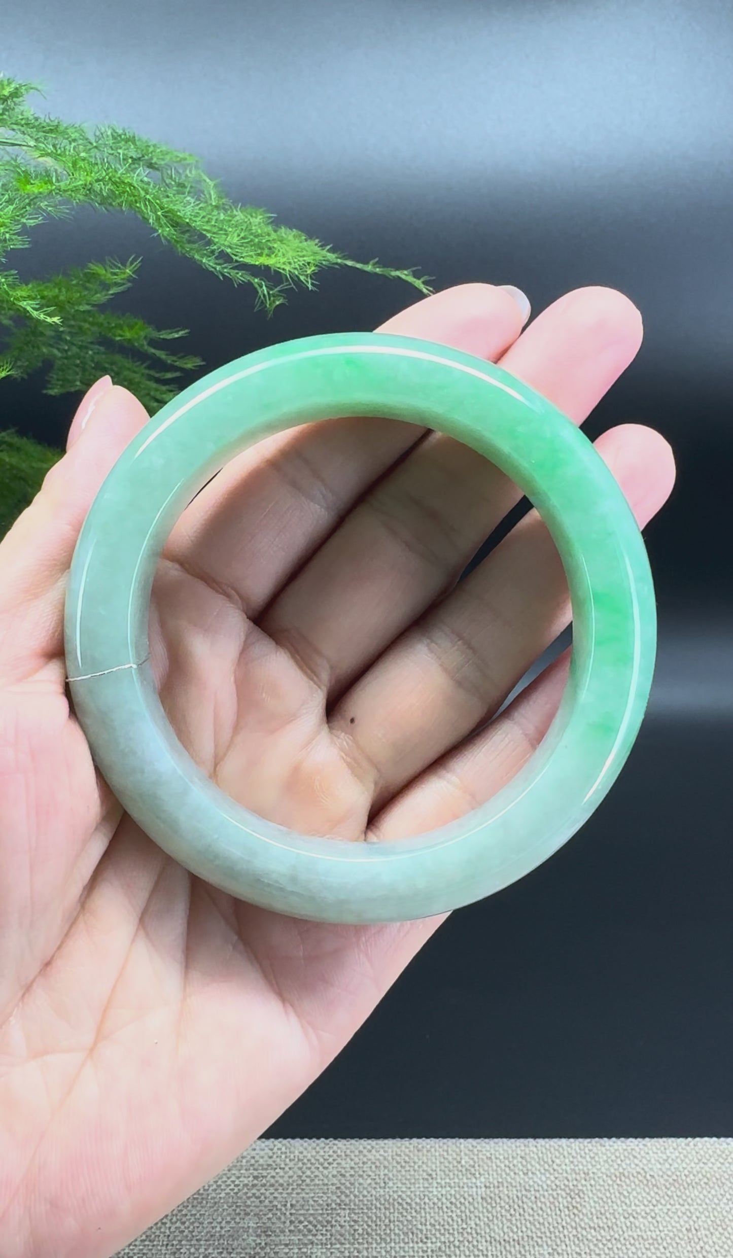 Genuine Burmese Green Jade Jadeite Bangle Bracelet ( 59.4mm )
