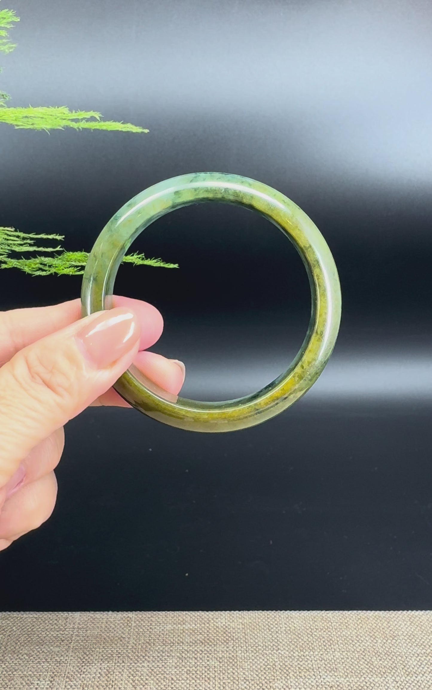 Load and play video in Gallery viewer, Genuine Burmese Yellow Blue Flower Jade Jadeite Bangle Bracelet ( 54.1 mm )
