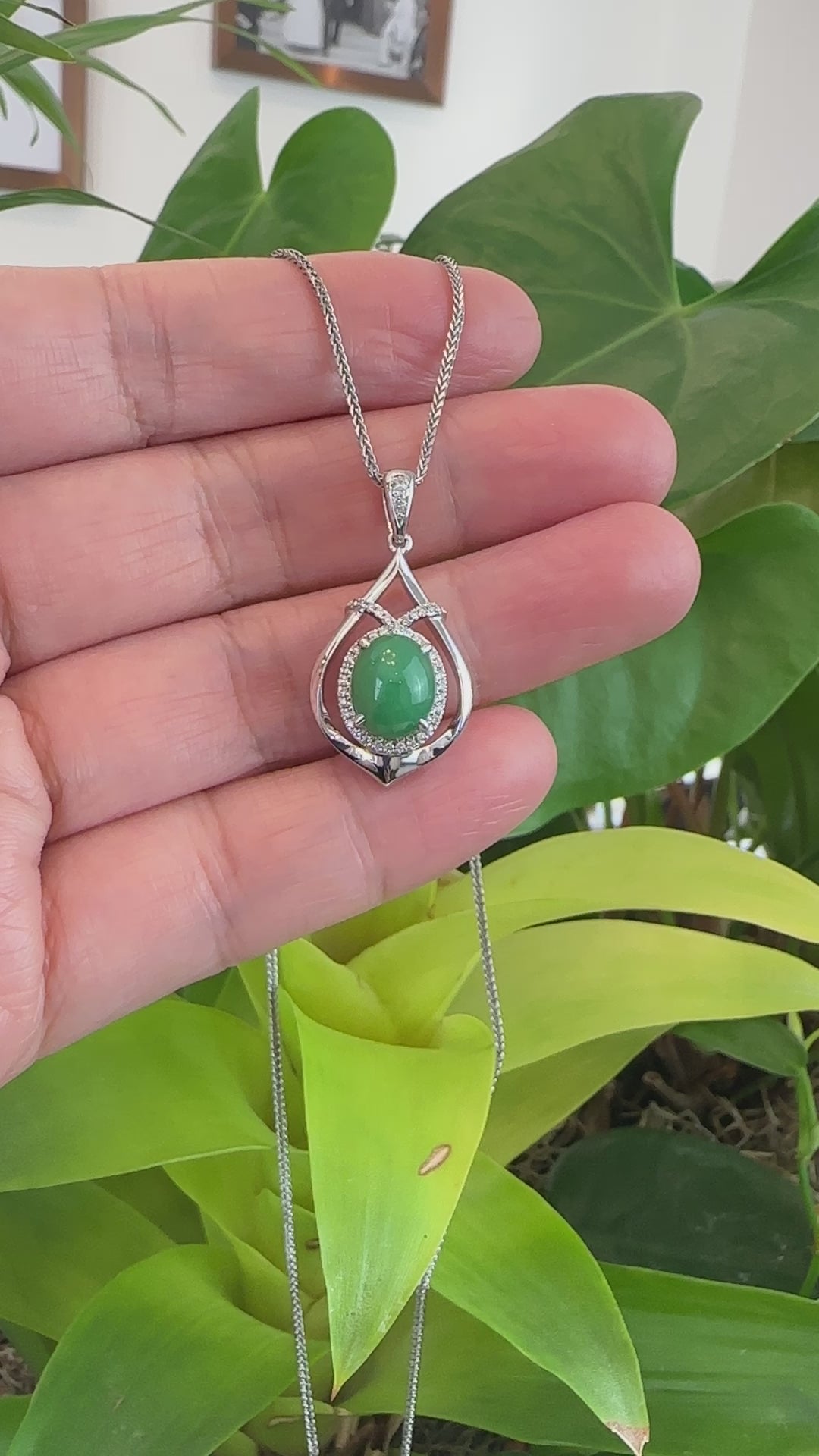 Load and play video in Gallery viewer, RealJade® Co. 14K White Gold Oval Imperial Jadeite Jade Cabochon Necklace with VS1 Diamonds
