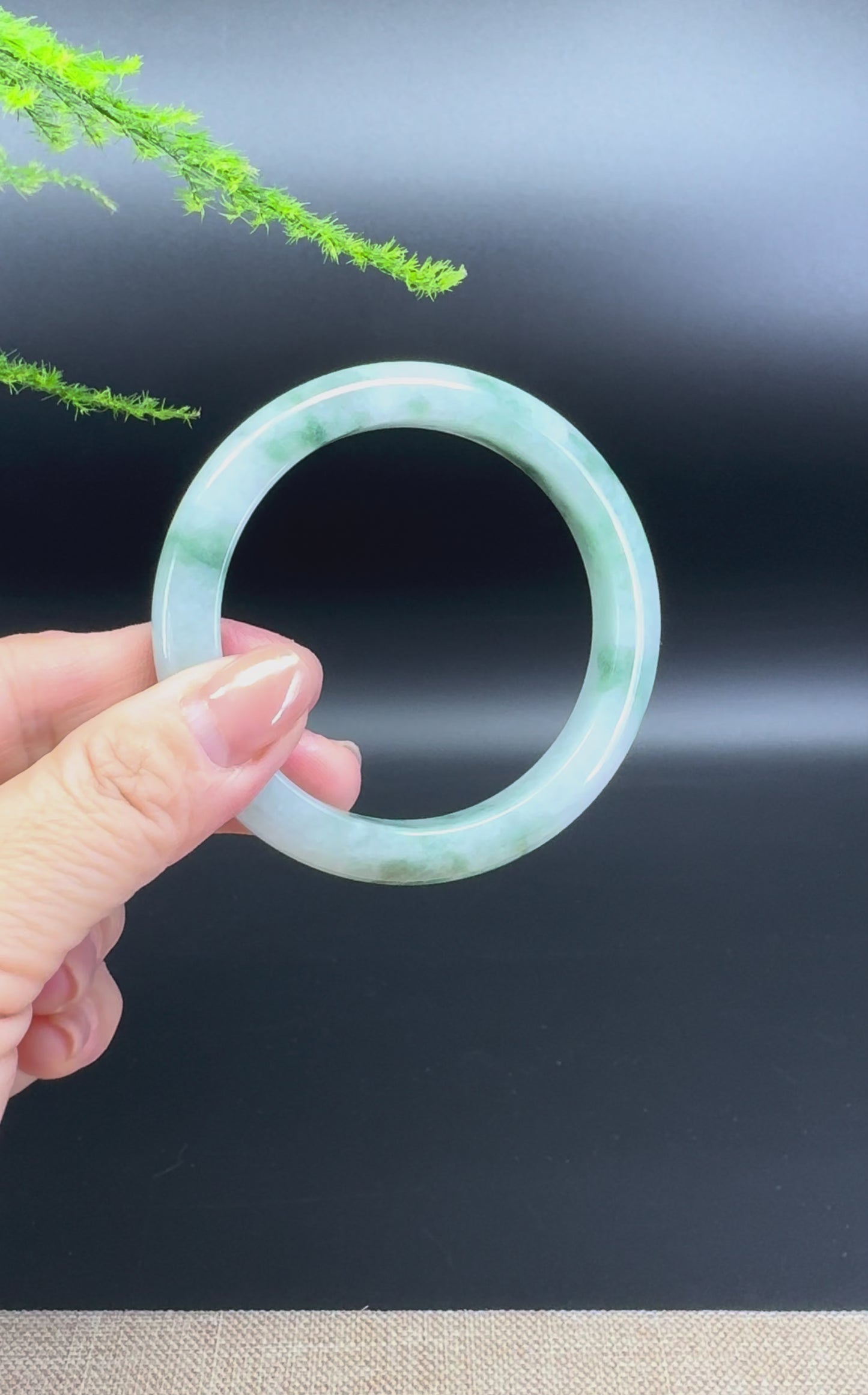 Load and play video in Gallery viewer, Genuine Burmese Green Jade Jadeite Bangle Bracelet ( 56mm )

