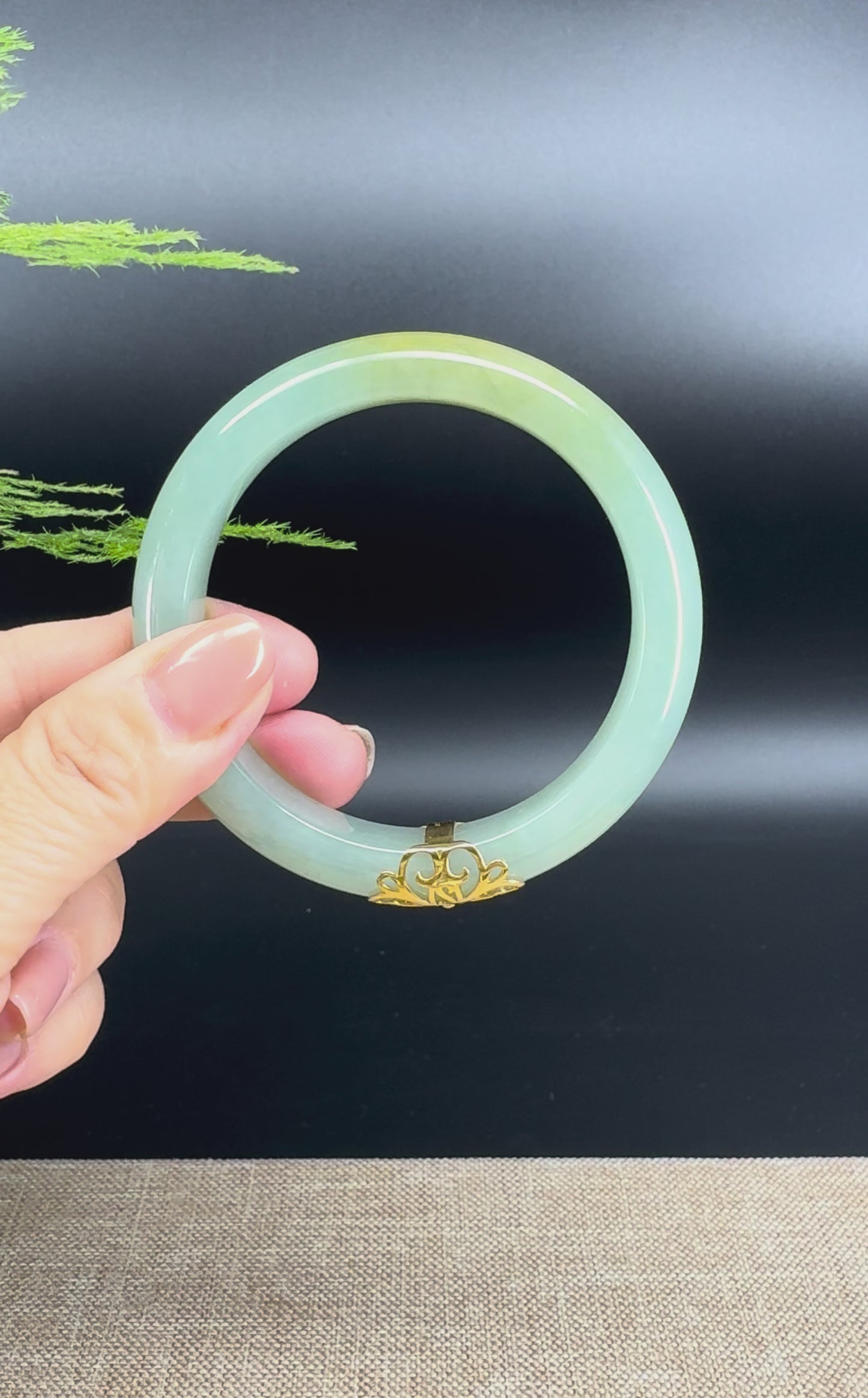 Load and play video in Gallery viewer, Genuine Burmese Green Jade Jadeite Bangle Bracelet ( 58mm )
