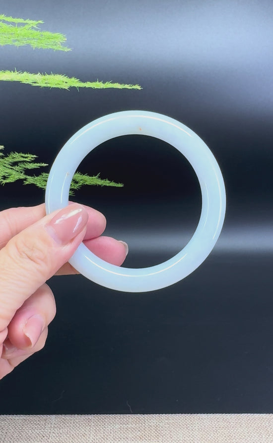 Load and play video in Gallery viewer, Genuine Burmese Icy Jade Jadeite Bangle Bracelet ( 54.8mm )
