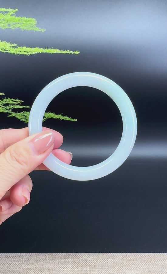 Load and play video in Gallery viewer, Genuine Burmese Green Jade Jadeite Bangle Bracelet ( 54.9mm )
