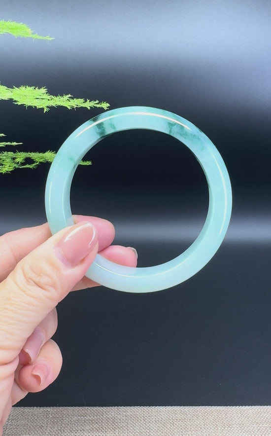 Load and play video in Gallery viewer, Genuine Burmese Green Jade Jadeite Bangle Bracelet (55.9mm)
